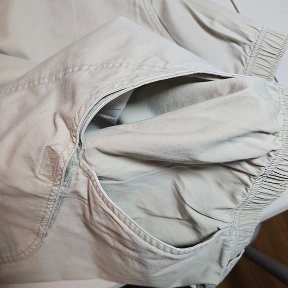 REI Utility Cargo Shorts
Outdoors Deep Endless Pockets Cream
Camping Mens XL - Picture 4 of 8
